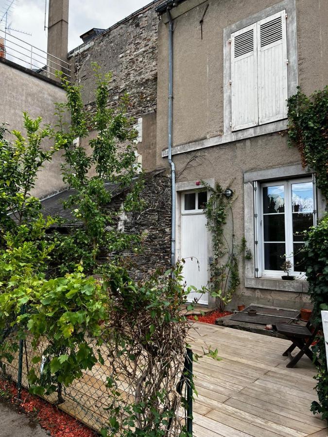 Charmant Studio Au Calme Terrasse Privee Place De Parking Securisee Angers Exterior photo